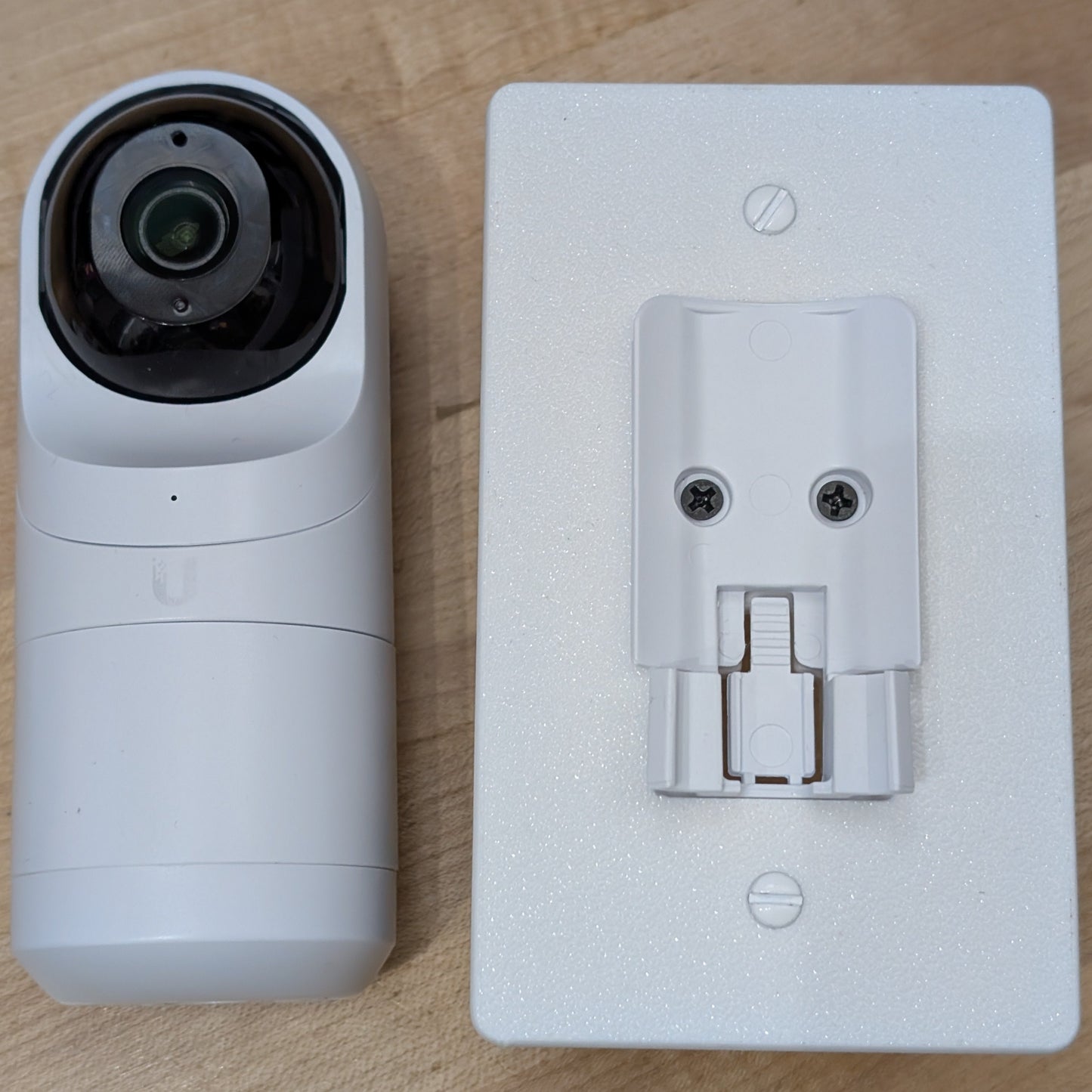 Single Gang mounting adapter for Unifi G5 flex and G3 flex cameras